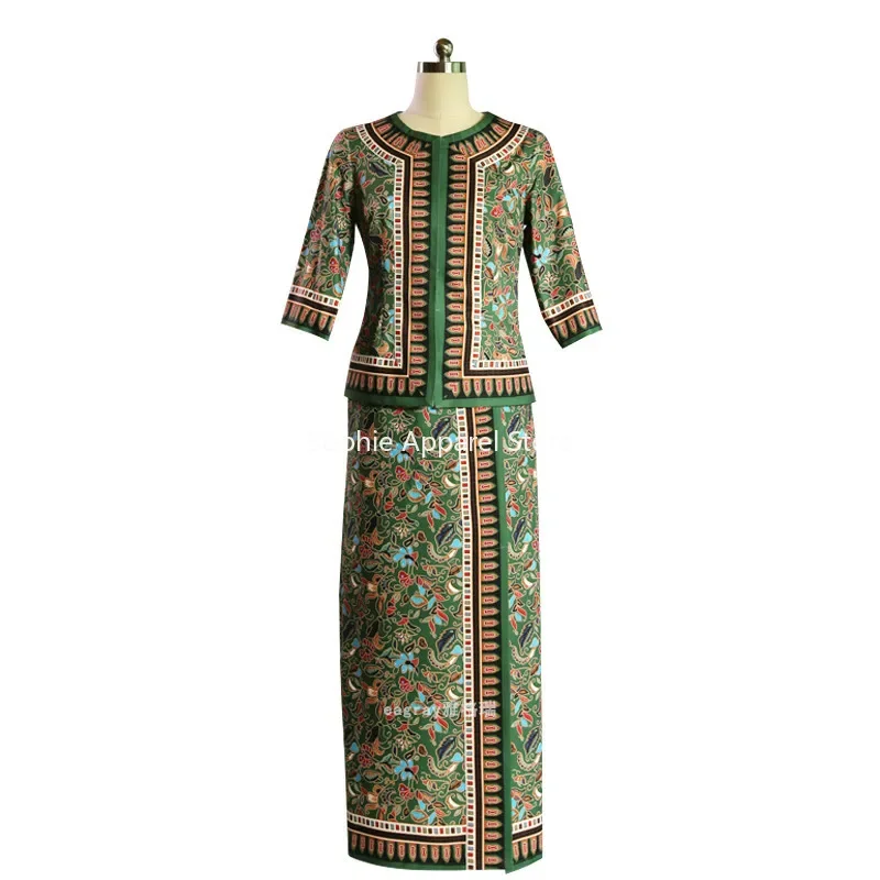 Uniforme da assistente di volo - Batik Sarong Wrap recensione e prezzo