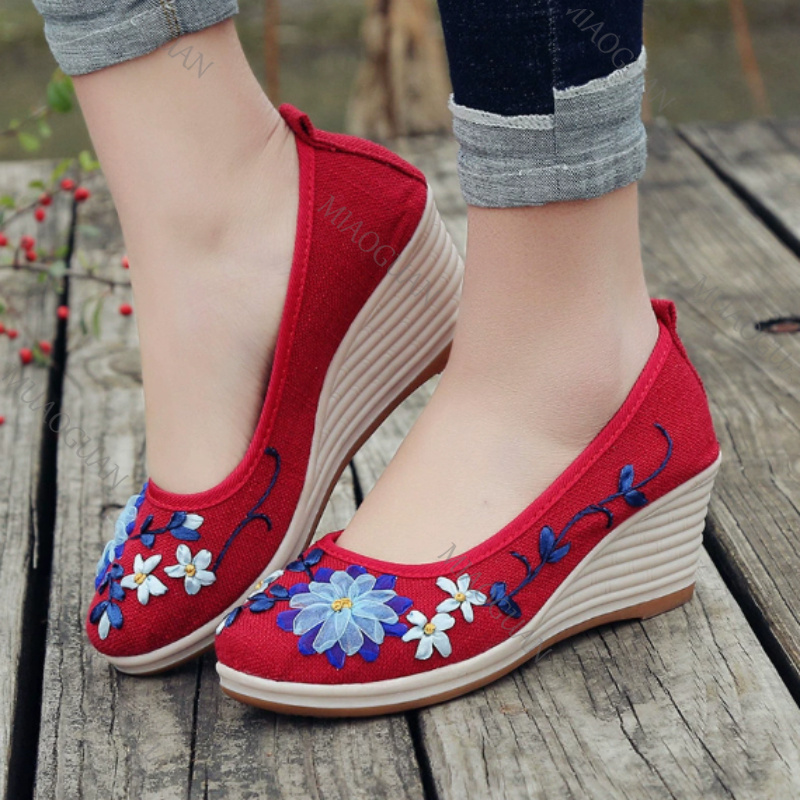 Scarpe con Zeppa Ricamate da D - Ethnic Fashion For Women recensione e prezzo